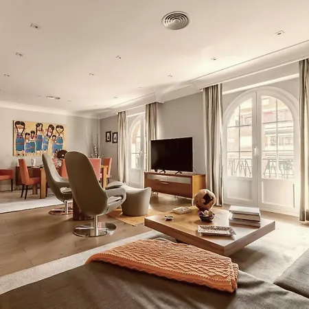 Royal In A Prestigious Neighborhood, Indoor Pool *