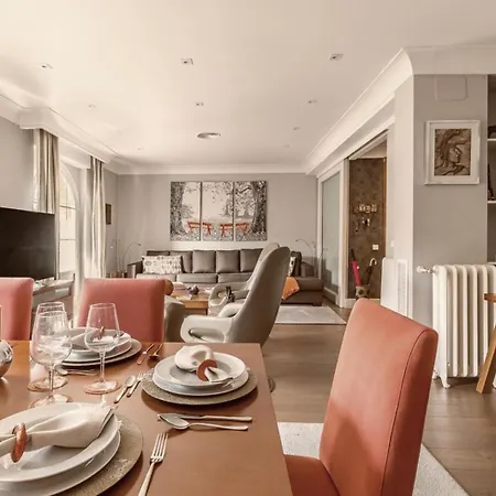 Hébergement de vacances Royal In A Prestigious Neighborhood, Indoor Pool