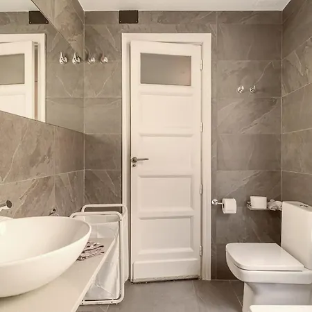 Royal In A Prestigious Neighborhood, Indoor Pool *
