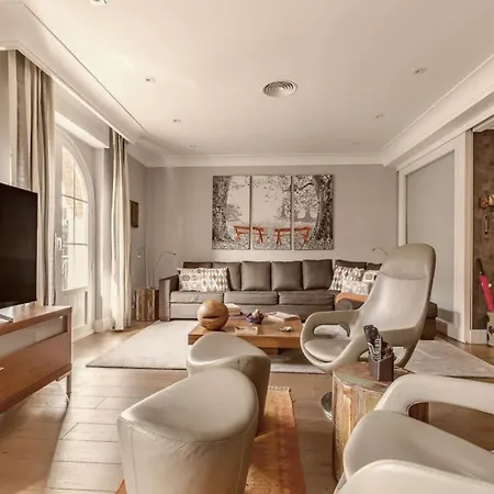 Hébergement de vacances Royal In A Prestigious Neighborhood, Indoor Pool