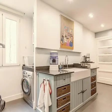 Royal In A Prestigious Neighborhood, Indoor Pool 度假居