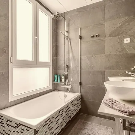 Royal In A Prestigious Neighborhood, Indoor Pool Holiday home *