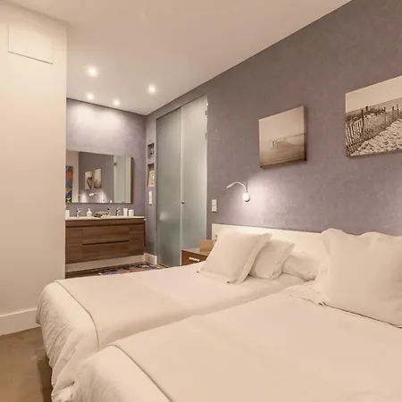 Royal In A Prestigious Neighborhood, Indoor Pool