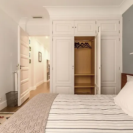 Royal In A Prestigious Neighborhood, Indoor Pool Holiday home *