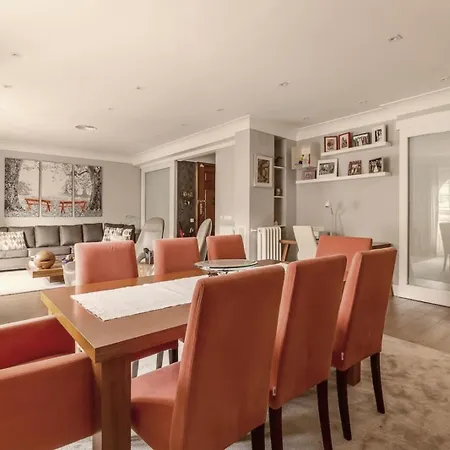 Semesterbostad Royal In A Prestigious Neighborhood, Indoor Pool *